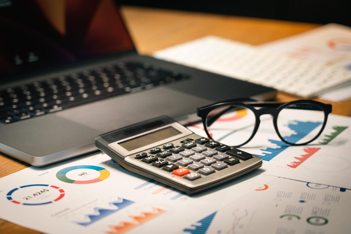 Calculator and pricing charts showing press release distribution cost in 2026